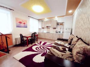 a living room with a couch and a kitchen at Шевченко 1 in Kropyvnytskyi