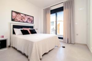 Posteľ alebo postele v izbe v ubytovaní Villa de lujo con piscina + 25 fotografií