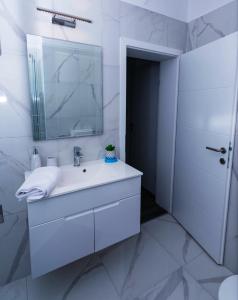 Koupelna v ubytování Apartments Samac