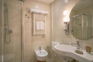 Vannituba majutusasutuses Hotel Caesar Residence & SPA