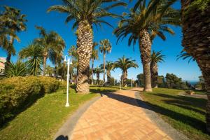 A garden outside Orizzonte Acireale Hotel