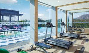 Taj Devi Ratn Resort & Spa, Jaipur的健身中心和/或健身设施