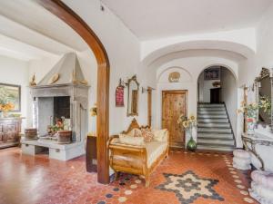 Posedenie v ubytovaní Apartment in Citerna with Pool & Garden