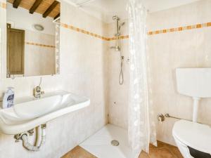 Kúpeľňa v ubytovaní Apartment in Citerna with Pool & Garden