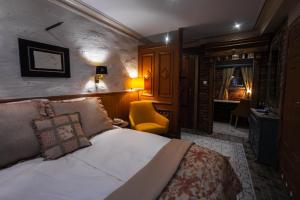 Łóżko lub łóżka w pokoju w obiekcie Paul's Fantasia Boutique Suites