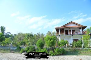 Bangunan di mana terletaknya rumah tamu ini