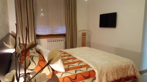 A bed or beds in a room at Varosha Combarro