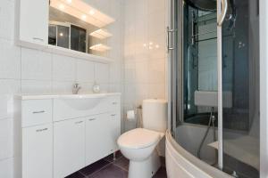 Un baño de Rooms & Apartments Hegic