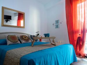 A bed or beds in a room at Shanti 1