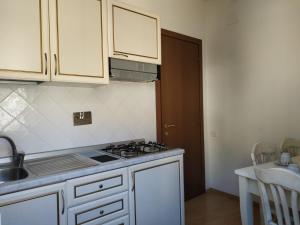 A kitchen or kitchenette at Shanti 1