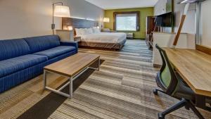 Foto da galeria de Holiday Inn Express Hotel and Suites Corsicana I-45, an IHG Hotel em Corsicana