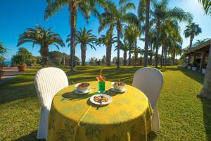 A garden outside Orizzonte Acireale Hotel