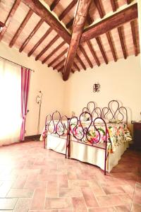 a room with three beds in a room at Il Rifugio Del Falconiere in Sovicille +70 photos