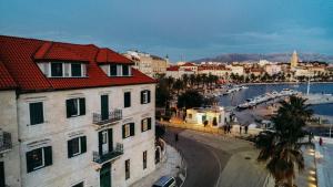 Nespecifikovaný výhled na destinaci Split nebo výhled na město při pohledu z apartmánu