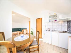 Kuchyňa alebo kuchynka v ubytovaní Apartment Sensa