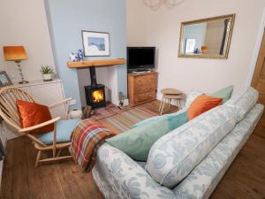 a living room with a couch and a fireplace at 24 College Lane in Stratford-upon-Avon