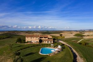 an aerial view of a house with a swimming pool at Casanova di Neri Relais in Montalcino