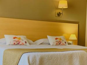Postel nebo postele na pokoji v ubytování Hotel Restaurant Llansola