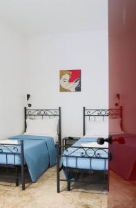 two beds sitting next to each other in a room at I Am Here - Gioia66 in Milan