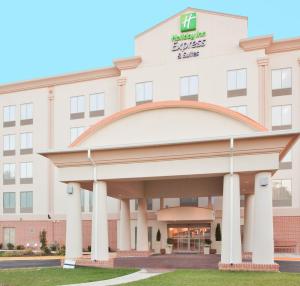 an image of the front of the hotel rooms inn at Holiday Inn Express Hotel & Suites Fredericksburg, an IHG Hotel in Fredericksburg