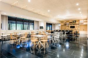 A restaurant or other place to eat at Holiday Inn Express & Suites Bogota Zona Financiera, an IHG Hotel