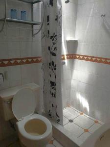 Kylpyhuone majoituspaikassa Hostal Lluvia de Oro