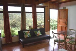 Istumisnurk majutusasutuses Monteluna Studios Monteverde