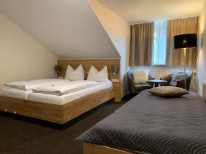 Postel nebo postele na pokoji v ubytování Hotel & Gutsgasthaus Köberle