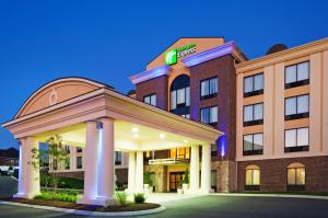 una representación de un hotel con un edificio iluminado en Holiday Inn Express Hotel & Suites Smyrna-Nashville Area, an IHG Hotel en Smyrna