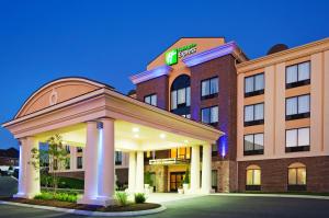 una representación de un hotel con un edificio iluminado en Holiday Inn Express Hotel & Suites Smyrna-Nashville Area, an IHG Hotel, en Smyrna