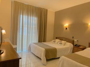 Postel nebo postele na pokoji v ubytování Hotel Restaurant Llansola