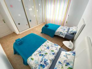 A bed or beds in a room at Penthouse 3 bedrooms, ocean view, near Siam Park