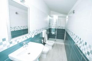 Et badeværelse på Villa Emilia + 35 billeder