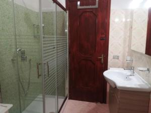 Ένα μπάνιο στο Case vacanze Della Corte