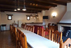 A television and/or entertainment centre at Las Casitas de los Cano