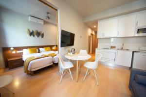 A bed or beds in a room at Bonavista Apartments - Eixample
