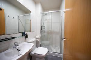 A bathroom at Bonavista Apartments - Eixample
