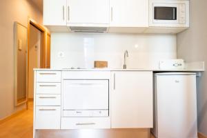 A kitchen or kitchenette at Bonavista Apartments - Eixample Még 7 kép