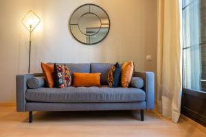 A seating area at Bonavista Apartments - Eixample