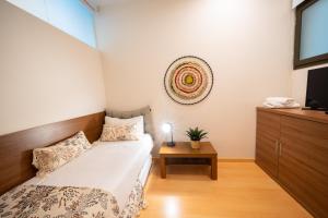 A bed or beds in a room at Bonavista Apartments - Eixample