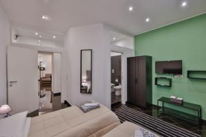 a living room with a couch and a television at Residenza Napoli Centrale in Naples
