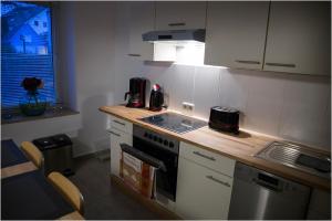 A kitchen or kitchenette at Ferienwohnung K4