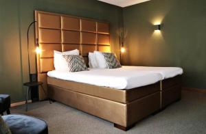 Postel nebo postele na pokoji v ubytování Van der Valk Hotel Hilversum/ De Witte Bergen