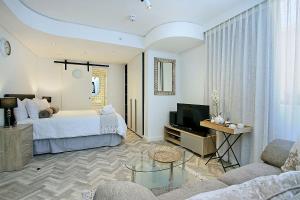 Ένα ή περισσότερα κρεβάτια σε δωμάτιο στο Tuynhuys Self Catering Studio Apartments