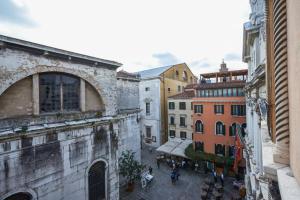 Gallery image of Ca' Fenice, charming apartment in San Marco, sleep 7 in Venice