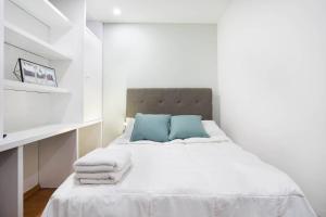 Letto o letti in una camera di Hostal Top Location ideal para viajeros Polanco