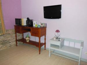 a room with a desk and a tv on a wall at LES BRUYERES in Chaptelat