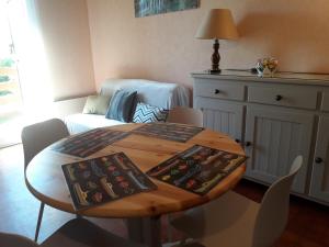 a room with a table with chairs and a couch at lanton in Lanton