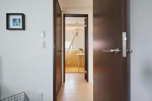 a hallway with a door leading to a room at P O IN T - 3BR Villa - Ikebukuro in Tokyo