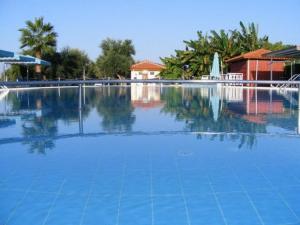 Bazén v ubytování Lintzi Hotel nebo v jeho okolí